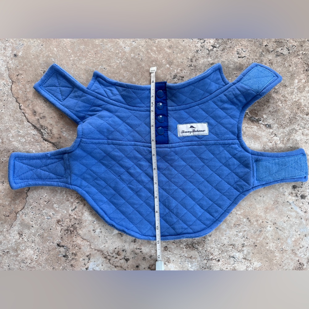 Tommy Bahama Small blue reversible dog coat, Velcro closure.